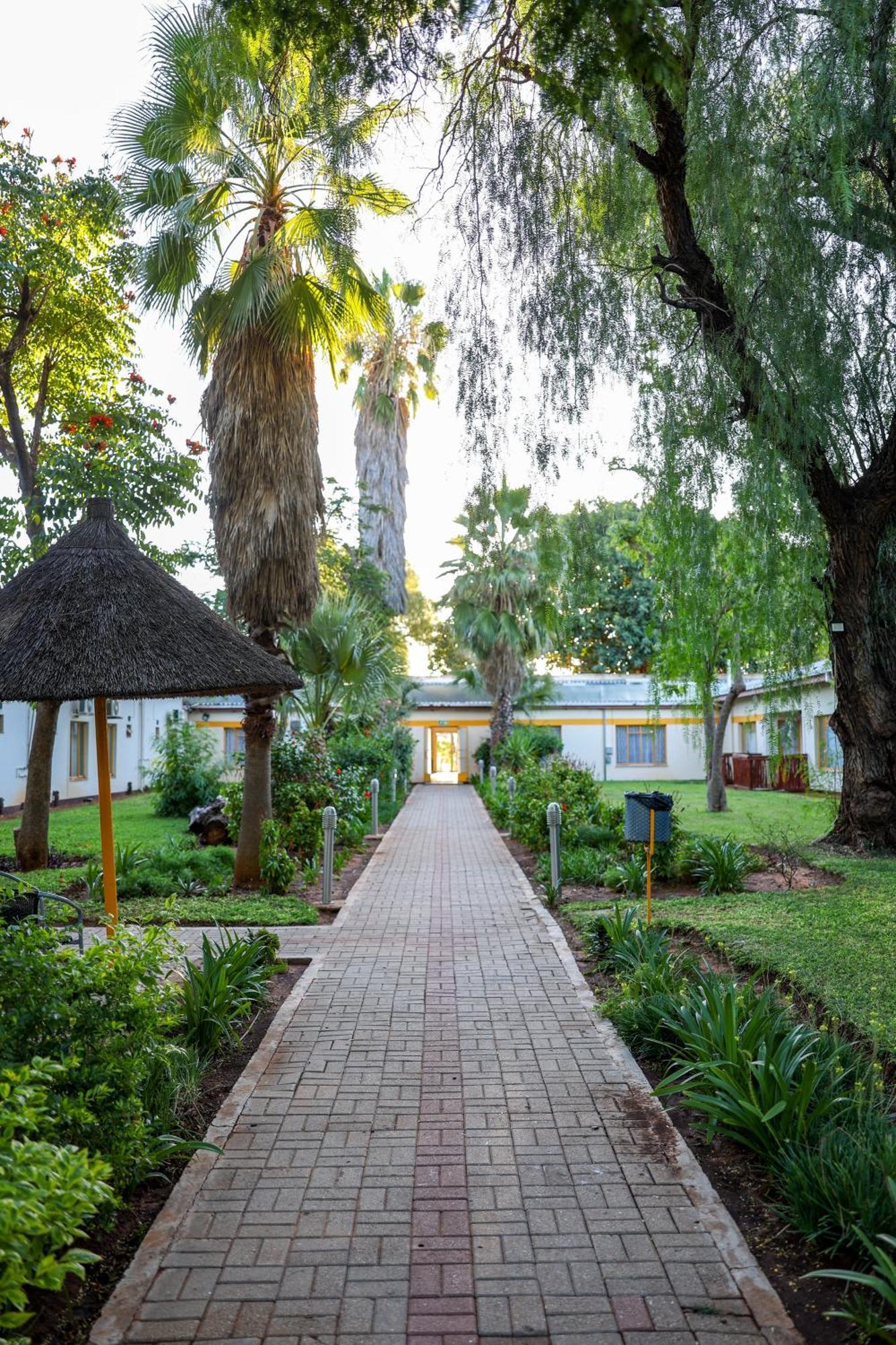 Cresta Botsalo Hotel Palapye Екстер'єр фото