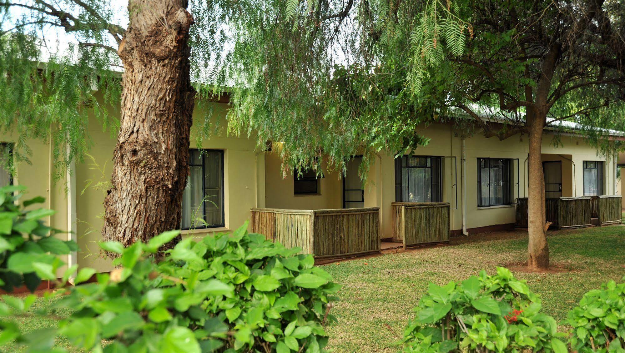 Cresta Botsalo Hotel Palapye Екстер'єр фото