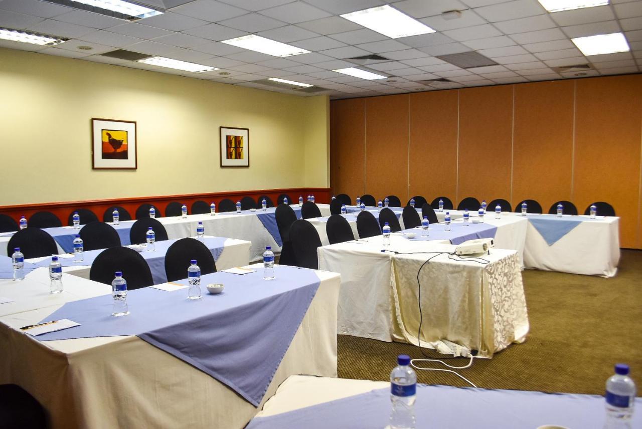 Cresta Botsalo Hotel Palapye Екстер'єр фото